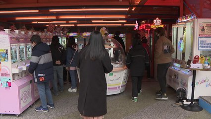 '두 달 만에 완화' 앞둔 휴일...거리·쇼핑몰 모처럼 '활기' / YTN