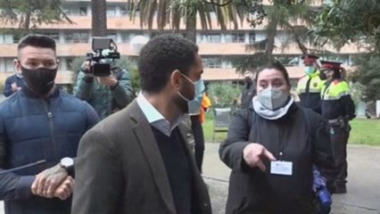 Garriga (Vox) vota entre protestas de activistas de Femen