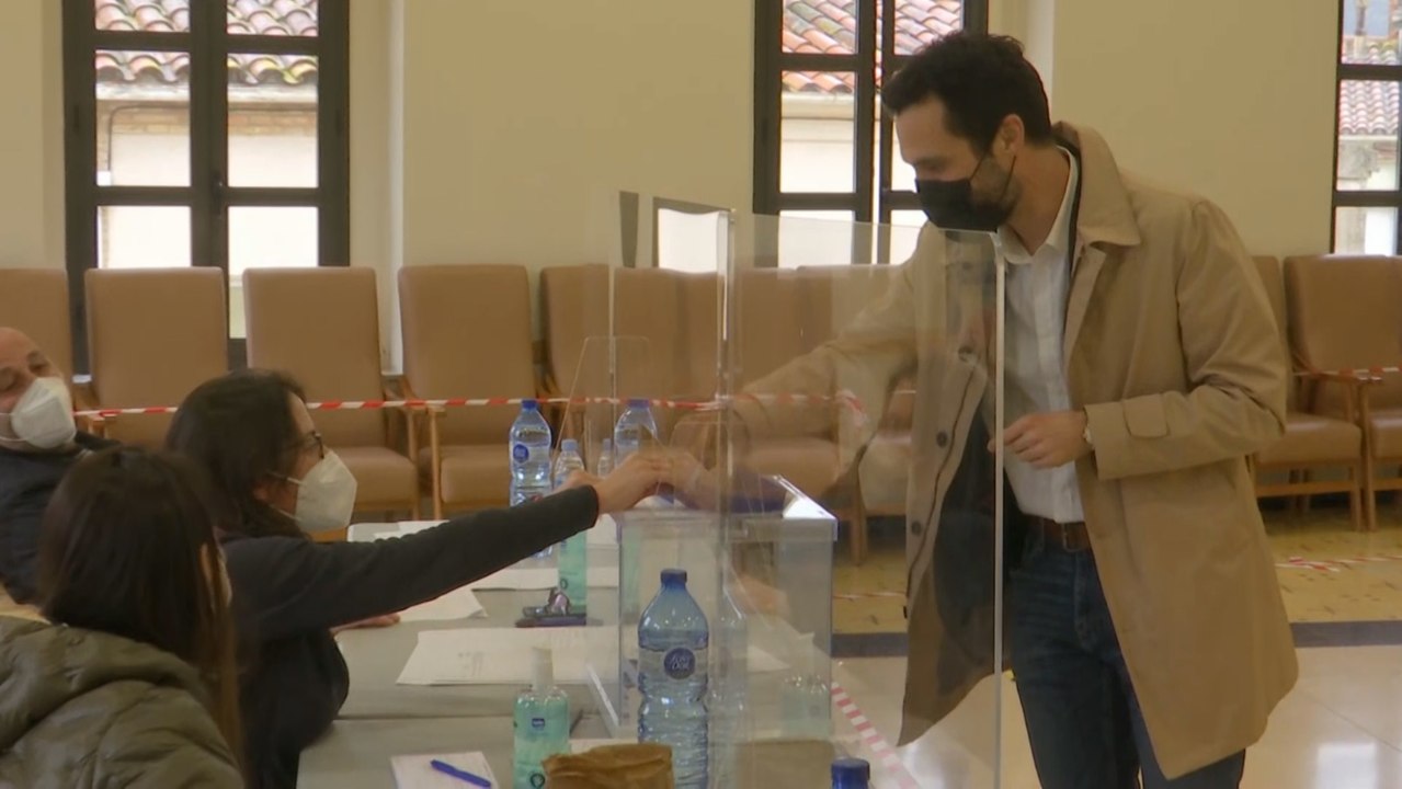 Roger Torrent ejerce su derecho al voto