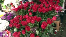 14 Şubat Sevgililer Günü’nde çiçekçiler tezgahlarının başında