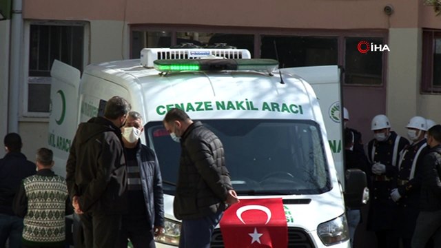 Şehitlerin cenazeleri ailelerine teslim ediliyor