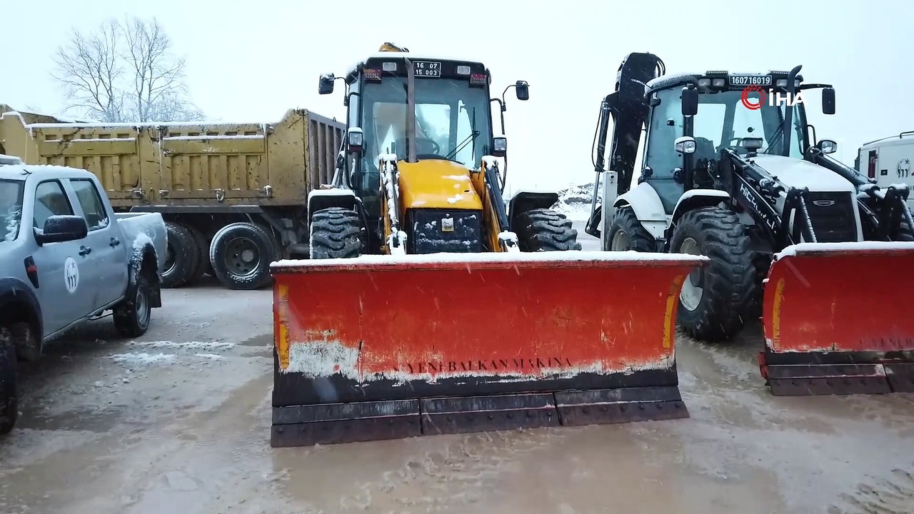 Ekipler çalıştı, kar zahmet değil rahmet oldu