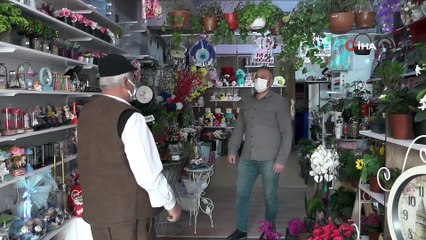 43 yıllık eşine Sevgililer Günü hediyesini at üstünde getirdi
