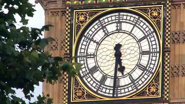 Ryan wants to Travel Around the World and visits famous Landmarks