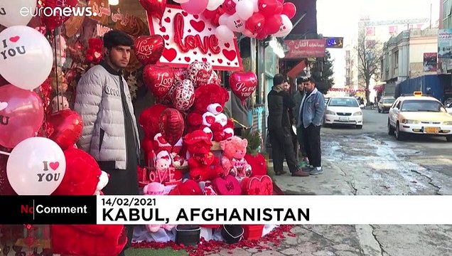 День всех влюбленных в Кабуле: шарики, цветы и игрушечные медведи