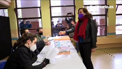 Ada Colau pide votar para "frenar a la extrema derecha"