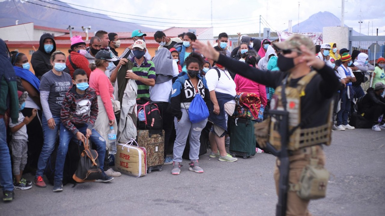 Migrantes colombianos llegan a Chile huyendo de la violencia