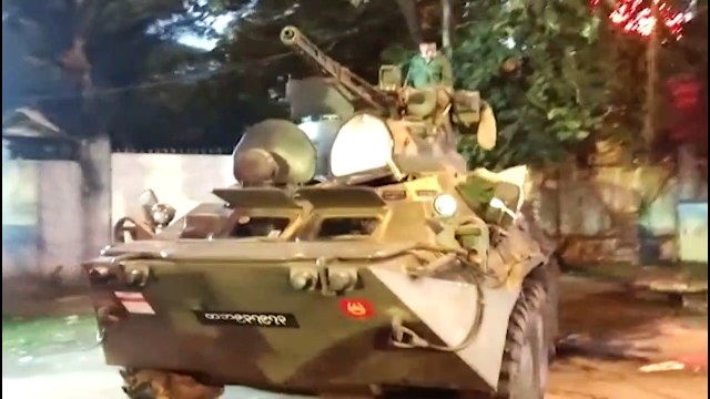 La junta militar en Birmania aumenta la represión mientras siguen las protestas