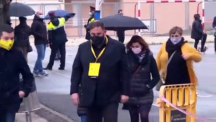 Kataloniens Unabhängigkeitsparteien liegen vorn, Rechtspopulisten stärker als PP