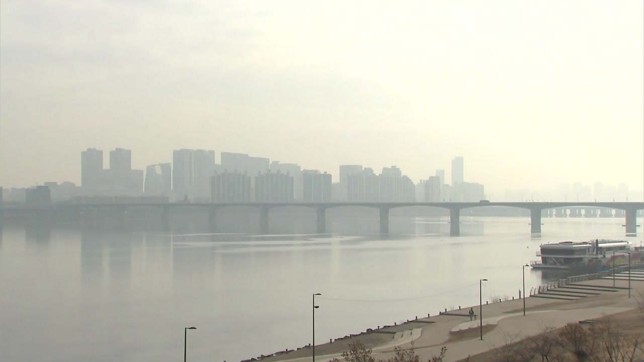 [날씨] 출근길 흐리고 약한 비...오후부터 찬바람에 기온 '뚝' / YTN
