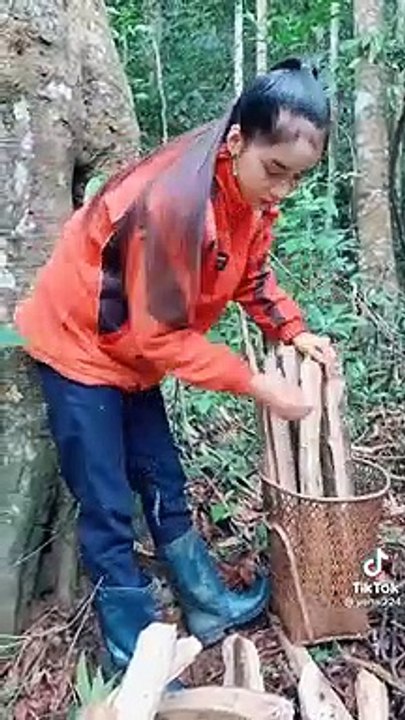 Em Đep Lam Cô Gái Dễ Thường Gùi Củi phân 4