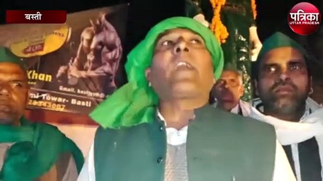 पुलवामा में शहीद जवानों के लिए सड़क पर उतरे किसान