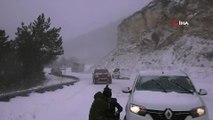 Domaniç'te kar yağışı ulaşımı etkiliyor