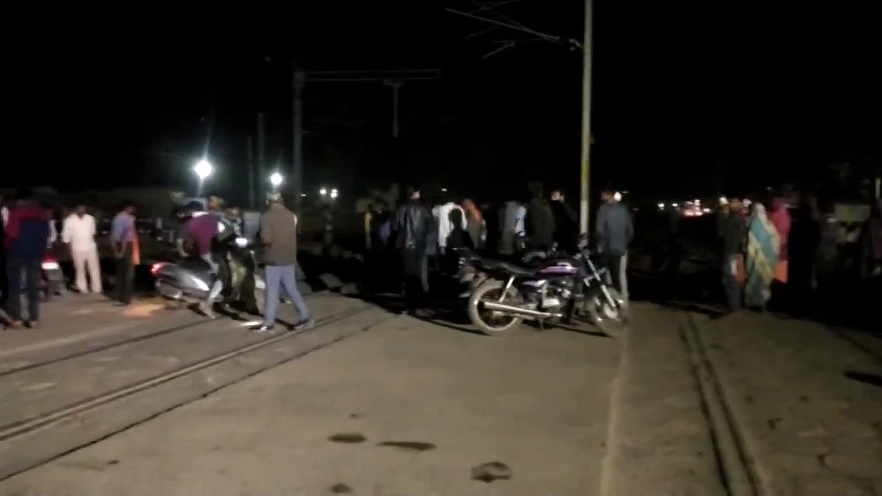 रेलवे फाटक में  मालगाड़ी के इंजन से टकराया युवक, मोके पर हुई मौत