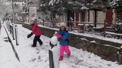 شاهد: موجة من الثلوج  والبرد القارس تعم اليونان