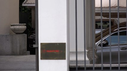 La infanta Elena vuelve al trabajo tras visitar a su padre