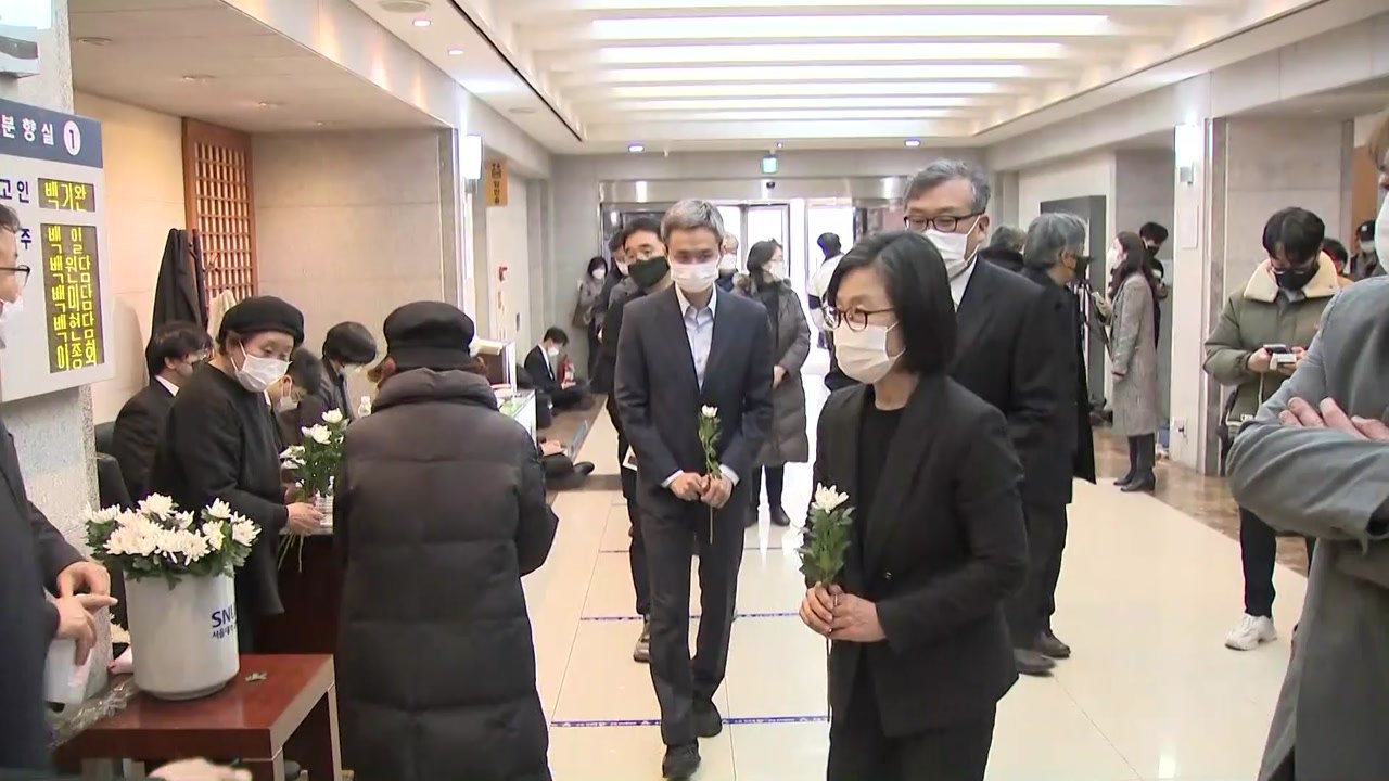 靑 시민사회수석, 故 백기완 선생 빈소 찾아 조문 / YTN