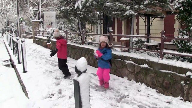 Grèce: Athènes est recouverte de neige