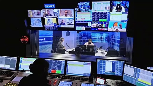 Emmanuel Macron : Elisabeth, si tu m'entends, fais un truc de djeuns ! (Canteloup)