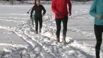 Correr por la nieve con calcetines de lana se está poniendo de moda en Finlandia