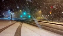 - Kocaeli'nin Gölcük ilçesinde yoğun kar yağışı başladı. Kocaeli Gölcük te D-130 kara yolu kardan kapandı. sokağa çıkma yasağının olması nedeniyle ana yol beyaza büründü.