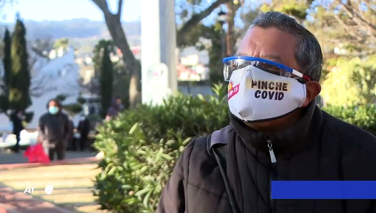 Con adultos mayores, México reanuda vacunación masiva contra el covid-19