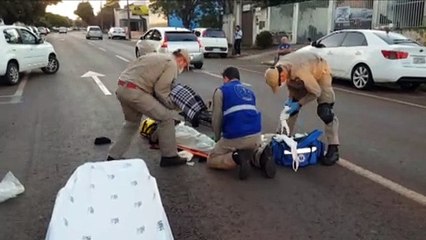 Ciclista de 45 anos sofre fratura em perna ao colidir em carro no Maria Luíza
