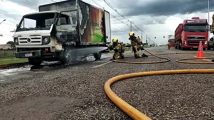 Caminhão pega fogo na via DF-473, sentido Brasília