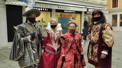 Sin turistas y sin festividades, los venecianos recuperan su carnaval y se replantean su futuro