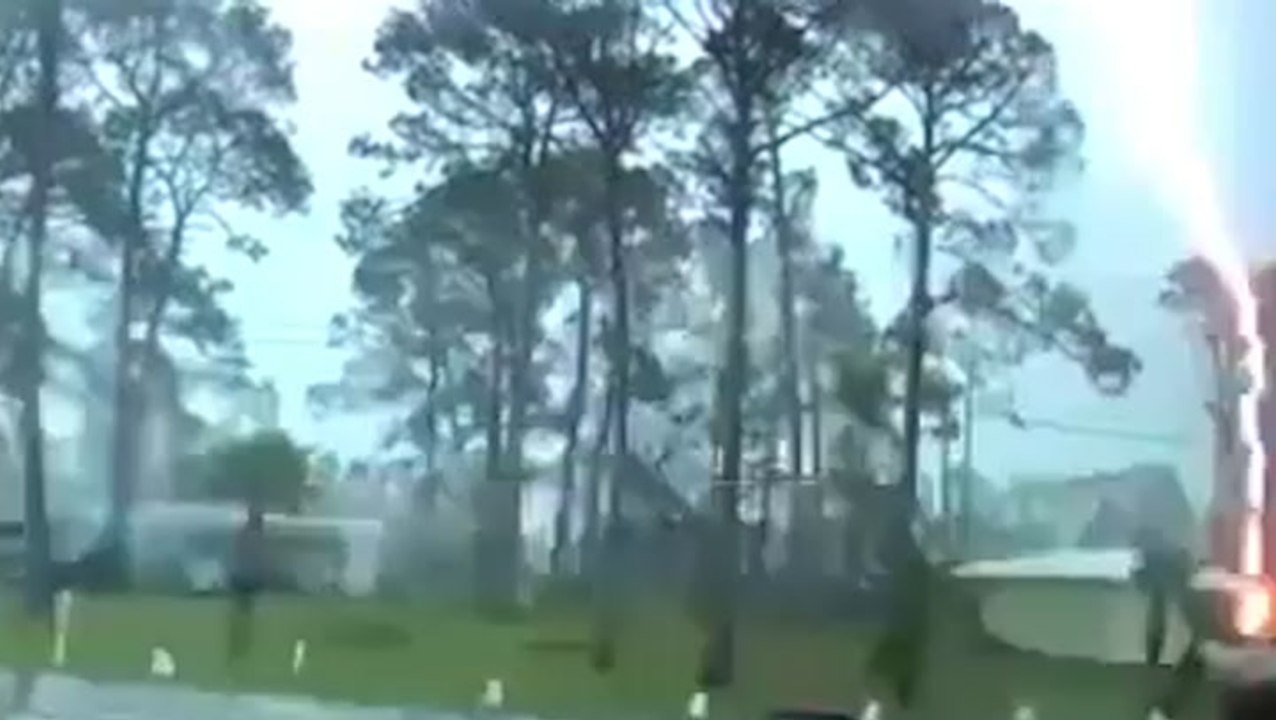 Thunderstorms rock southern Florida