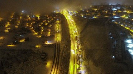 Yoğun kar yağışının kapattığı TEM, 1,5 saat sonra trafiğe açıldı