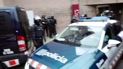 El rapero Pablo Hasel se encierra en una universidad para evitar ser encarcelado