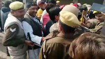 शाहजहांपुर: छावनी परिषद की दुकानें भारी हंगामें के बीच पुलिस ने सील कराई दुकानें