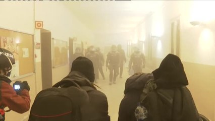 Download Video: Los Mossos entran en la universidad donde permanece encerrado el rapero Hasél