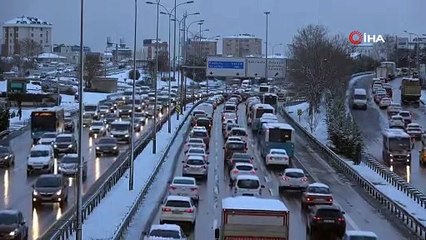 İstanbul'da sabah saatlerinde trafik yoğunluğu