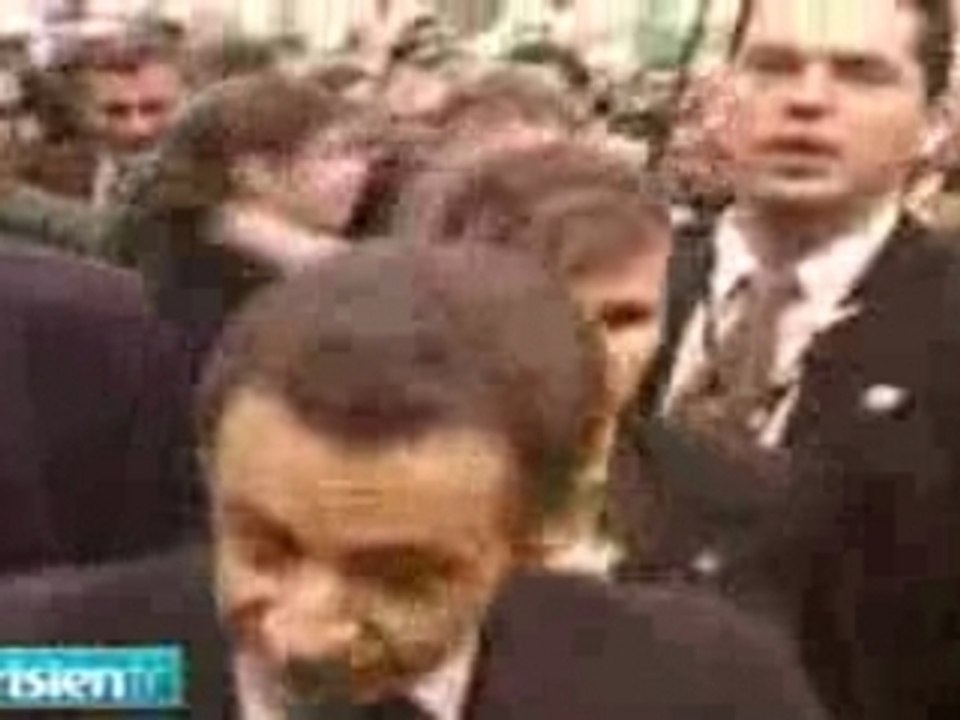Sarkozy insulte un citoyen du salon de l'agriculture