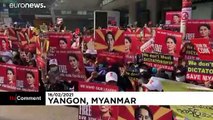 Tot gestellt und Augenbinde - die Anti-Putsch-Demos in Myanmar