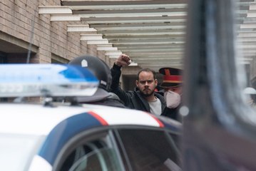 Los CDR atacan con extintores a los Mossos que han detenido a Pablo Hasél