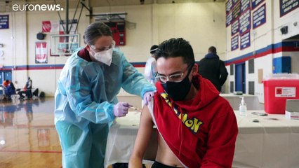 تعرف على المدينة الأمريكية التي تعطي التطعيم ضد كورونا لكل شخص فوق سن 18 عاما