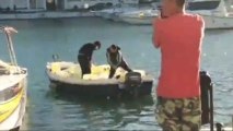 Los narcos usan embarcaciones secundarias para surtirse de combustible. Imágenes de este pasado fin de semana en el puerto deportivo de Manilva (Málaga).