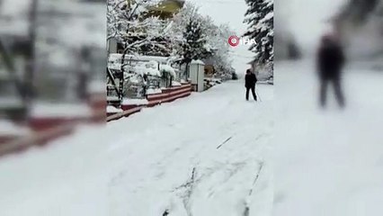 Şehir merkezini kayak pistine çevirdi