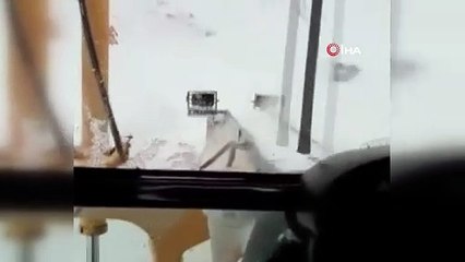 Kar yolları kapadı, mahsur kalan hasta böyle kurtarıldı