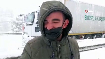 Karda mahsur kaldı göbek attı