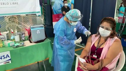 Vacinação irregular contra a Covid-19 abala a política peruana