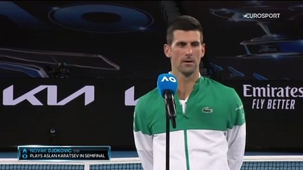 Djokovic : "Avec les mains magiques de mon physio, je peux continuer à jouer malgré la blessure"