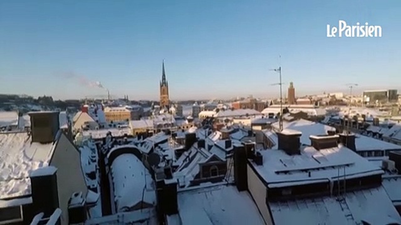 Suède : une armée de balayeurs de neige s'active sur les toits de Stockholm