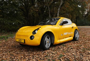 "لوكا".. سيارة كهربائية مصنوعة بالكامل من النفايات