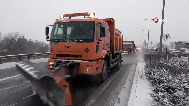 Kar Yağışı Kazaları Beraberinde Getirdi, 5 Aracın Karıştığı Zincirleme Kazada 2 Kişi Yaralandı