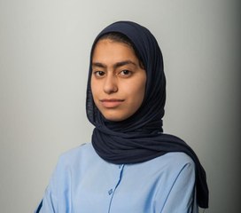 المخترعة الإماراتية "فاطمة الكعبي" تصنع بوابة التعقيم المنزلي للوقاية من كوفيد-١٩