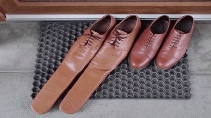 حذاء بقياس 75 صممه إسكافي روماني للحفاظ على التباعد الاجتماعي